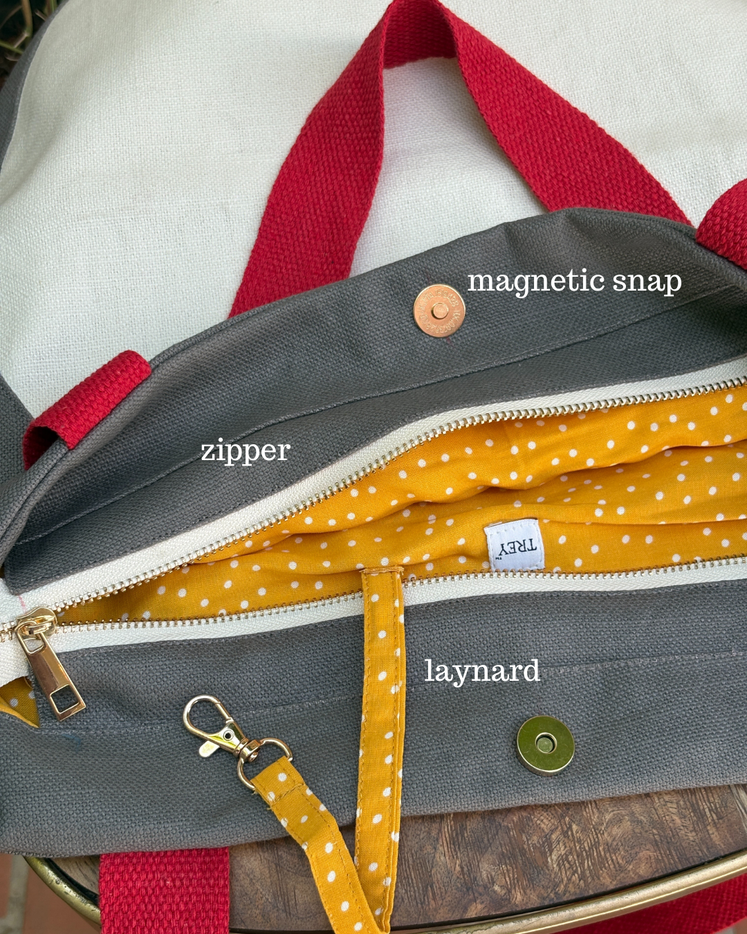 Big Encircle Bag - Green and Off White