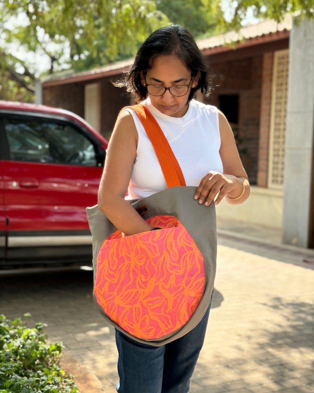 Big Encircle Bag - Grey and Pink Orange Pockets
