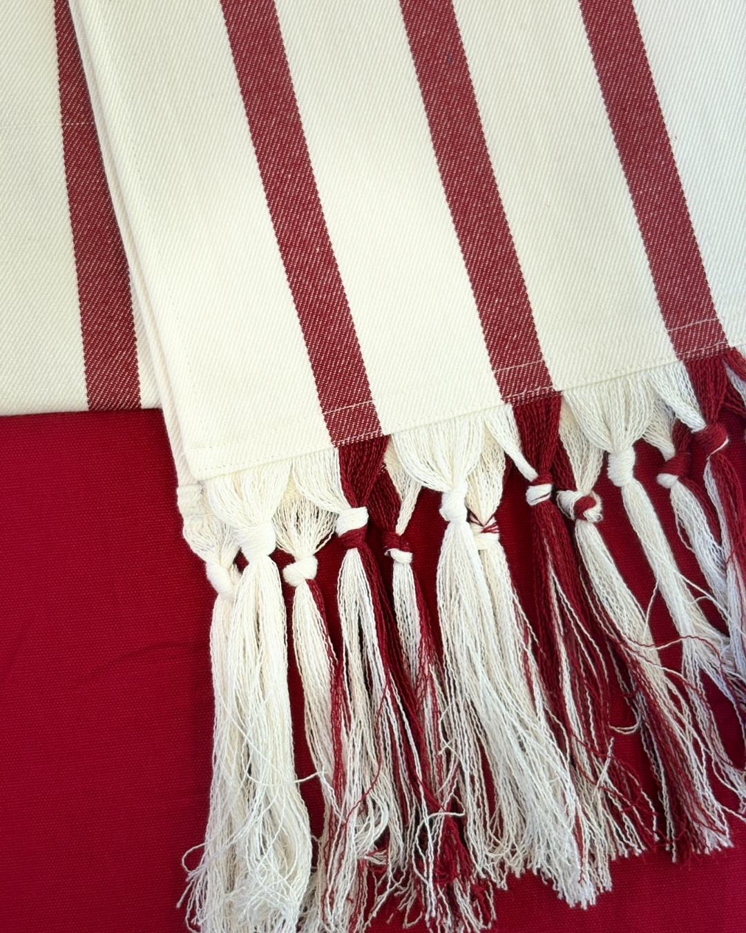 Christmas Table Runner Woven 6 Seater - Red and White