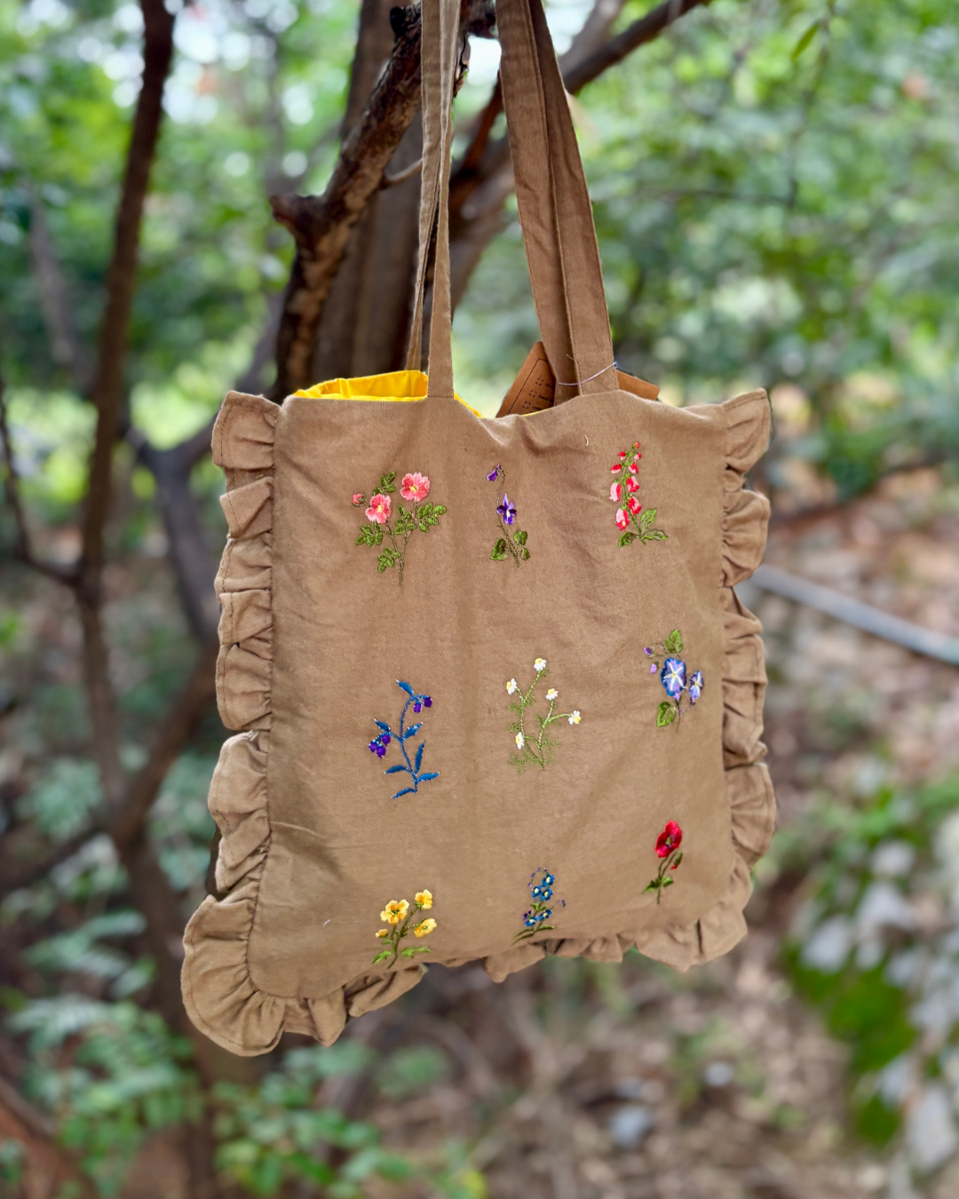 Frilled Tote Bag Embroidered - Brown