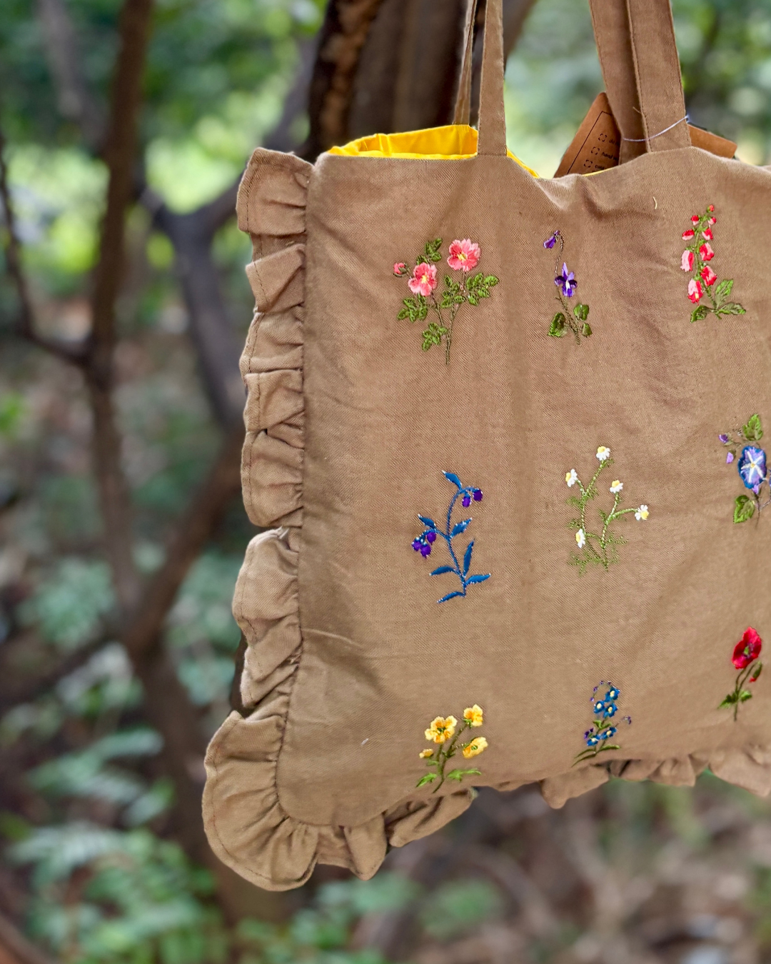 Frilled Tote Bag Embroidered - Brown
